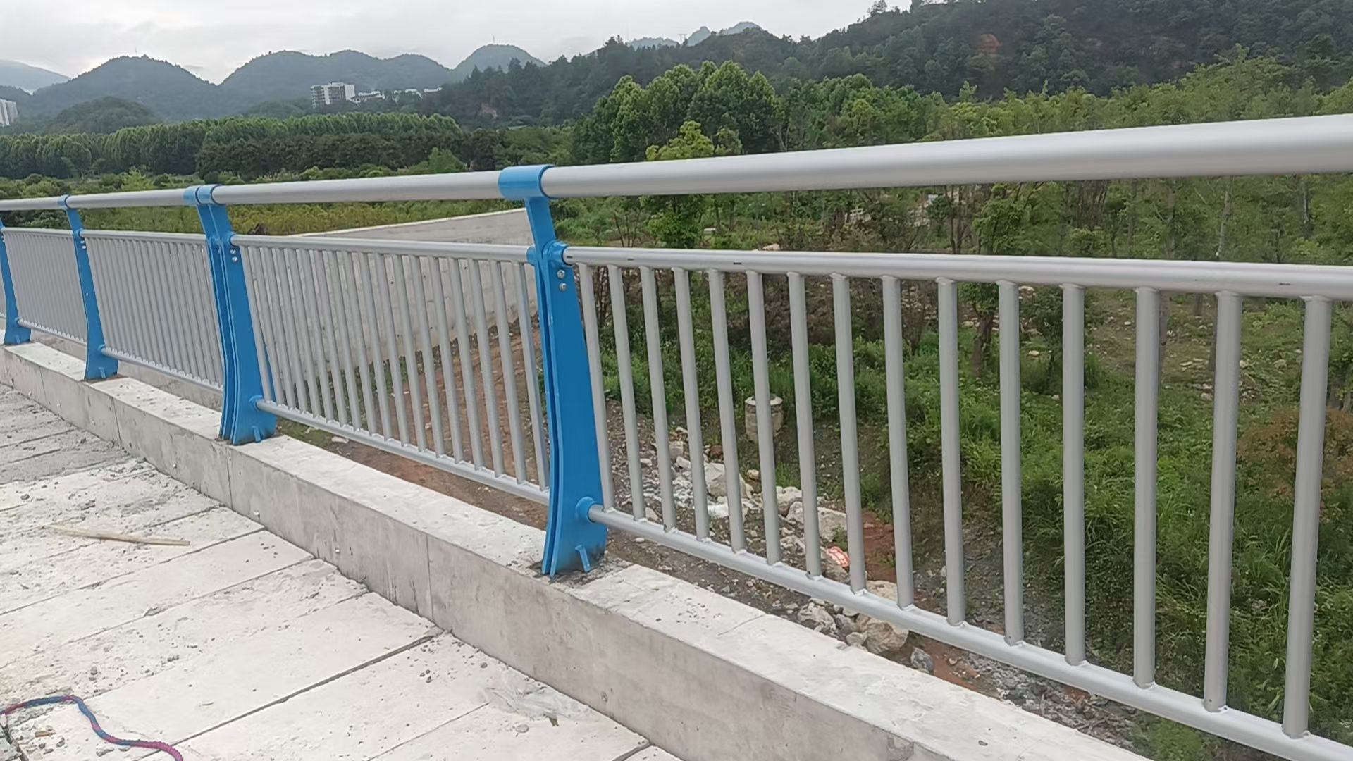 湖州市不锈钢栏杆灯光护栏 - 方案